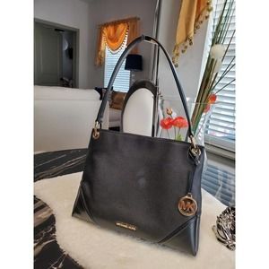 New Michael Kors Purse Nicole Medium shoulder Black